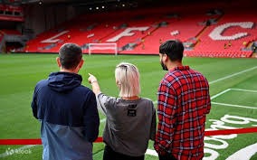 曼联主帅阿莫林在本轮1-1战平利兹联赛后的言论引发剧烈反响，他在发布会屡次强调，自己是来曼联当“经理（manager）”，而非“教练（coach）”的。